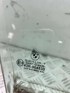 Стекло двери передней правой BMW X5, 2001 г.