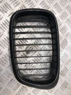 Решетка капота BMW 5 серии, 1997 г.