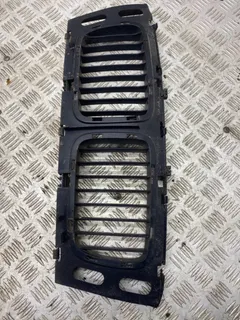 Решетка капота BMW 5 серии, 1993 г.