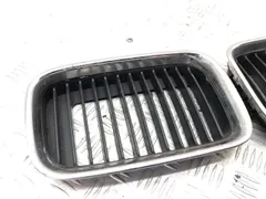 Решетка капота BMW 3 серии, 1993 г.