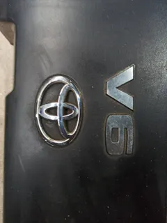 Декоративная крышка двигателя Toyota RAV4, 2009 г.