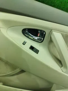 Обшивка двери передней правой (дверная карта) Toyota Camry, 2009 г.