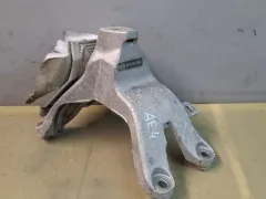 Кронштейн двигателя Audi A4, 2010 г.