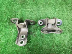 Петля двери передней правой Toyota Avensis, 2012 г.