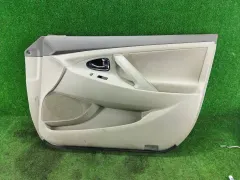 Обшивка двери передней правой (дверная карта) Toyota Camry, 2009 г.