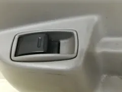 Кнопка стеклоподъемника заднего левого Toyota Sienna, 2007 г.