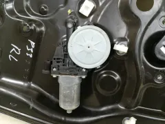 Стеклоподъемник задний левый Toyota Sienna, 2007 г.