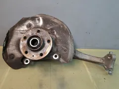 Кулак поворотный правый Audi A4, 2010 г.