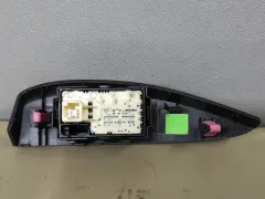 Кнопка стеклоподъемника заднего правого Toyota Sienna, 2014 г.