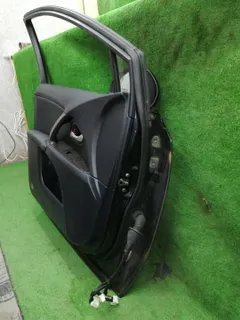 Дверь передняя левая Toyota Avensis, 2012 г.