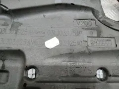 Декоративная крышка двигателя Volkswagen Passat, 2009 г.