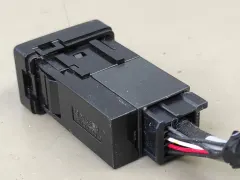 Разъем AUX / USB Toyota Sienna, 2014 г.