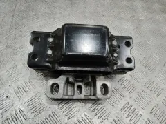 Подушка крепления КПП Volkswagen Passat, 2009 г.