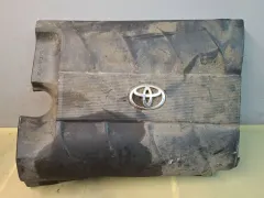 Декоративная крышка двигателя Toyota Sienna, 2011 г.