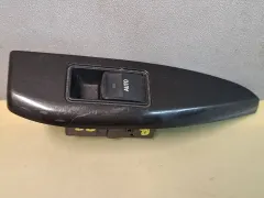 Кнопка стеклоподъемника заднего правого Toyota Sienna, 2011 г.