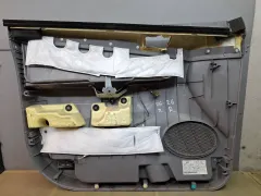 Обшивка двери передней правой (дверная карта) Toyota Sienna, 2008 г.