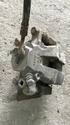Суппорт задний левый Toyota RAV4, 2007 г.