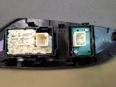 Кнопка стеклоподъемника переднего правого Toyota Sienna, 2011 г.