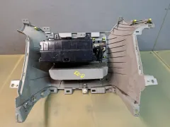 Консоль салона (кулисная часть) Toyota Sienna, 2011 г.