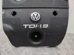Декоративная крышка двигателя Volkswagen Golf, 2000 г.