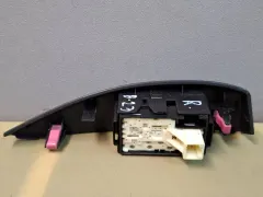 Кнопка стеклоподъемника переднего правого Toyota Sienna, 2011 г.