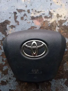 Подушка безопасности водителя Toyota Avensis, 2010 г.