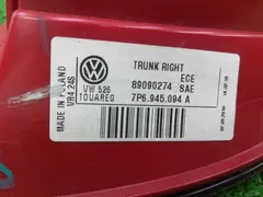 Фонарь крышки багажника правый Volkswagen Touareg, 2011 г.