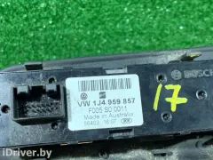Кнопка стеклоподъемника переднего левого Volkswagen Passat, 2000 г.