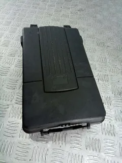 Крышка аккумулятора Volkswagen Passat, 2006 г.