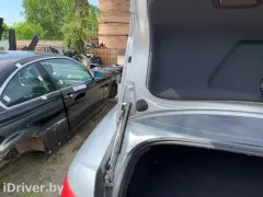 Петля крышки багажника Audi A6, 2004 г.