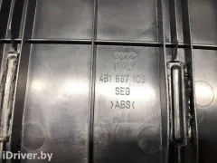 Обшивка двери передней левой (дверная карта) Audi A6, 1997 г.