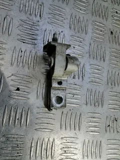 Петля двери передней левой Audi A4, 2002 г.