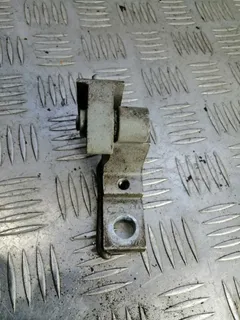 Петля двери передней левой Audi A4, 2002 г.
