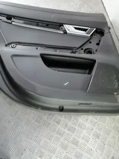 Обшивка двери задней левой (дверная карта) Audi A6, 2009 г.