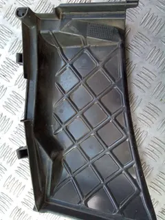 Крышка корпуса салонного фильтра Audi A4, 2003 г.