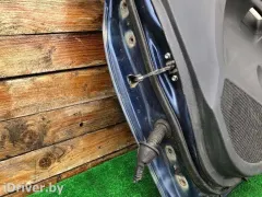 Обшивка двери передней правой (дверная карта) Toyota Yaris, 2006 г.