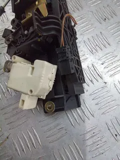 Замок багажника Audi A6, 2004 г.