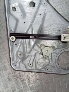Стеклоподъемник электрический задний левый Volkswagen Passat, 2001 г.
