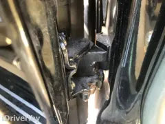 Петля двери передней левой Volkswagen Passat, 2002 г.