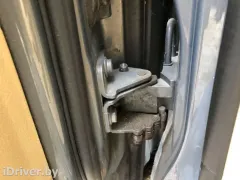 Петля двери передней левой Volkswagen Touran, 2005 г.