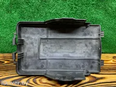 Крышка аккумулятора Volkswagen Golf, 2005 г.