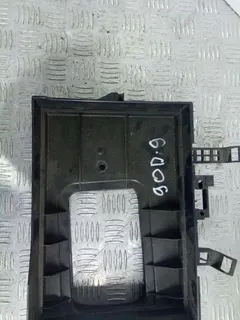 Крышка корпуса салонного фильтра Audi A4, 2003 г.