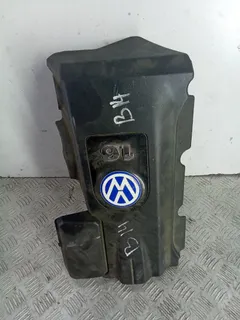 Декоративная крышка двигателя Volkswagen Passat, 2001 г.