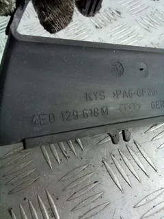 Воздуховод Audi A8, 2005 г.