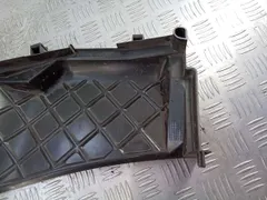 Крышка корпуса салонного фильтра Audi A4, 2002 г.