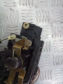 Замок багажника Audi A6, 2004 г.