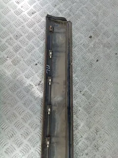 Молдинг двери передней левой Volkswagen Touareg, 2007 г.