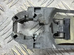 Скелет ручки наружной передней левой Volkswagen Passat, 2002 г.