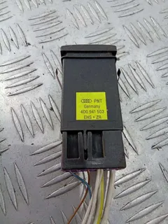 Кнопка подогрева заднего стекла Audi A4, 2003 г.