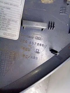 Накладка декоративная на торпедо Audi A8, 2005 г.